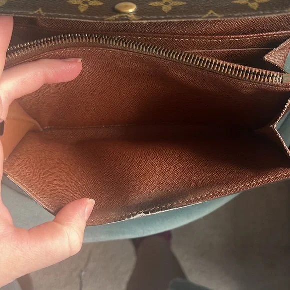 Louis Vuitton Sarah Wallet - Picture 7 of 12